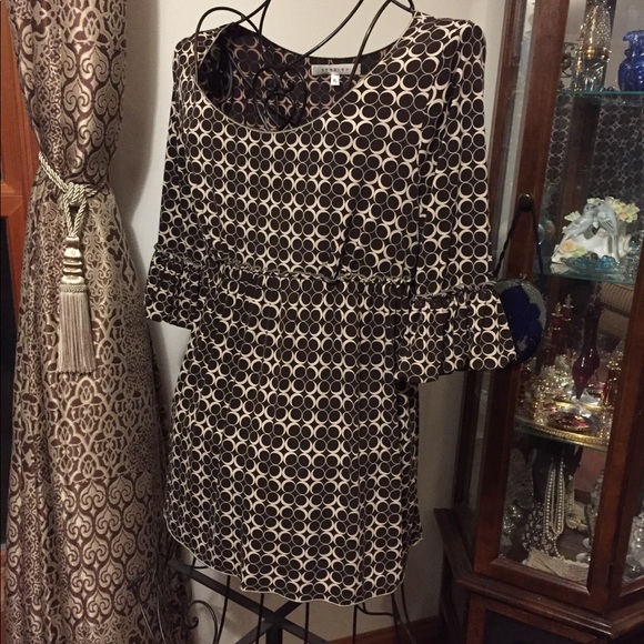 Studio M chocolate & cream top - Picture 2 of 7